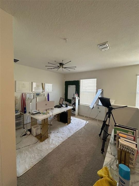 合同活跃: $2,800 (3 贝兹, 2 浴室, 1633 平方英尺)