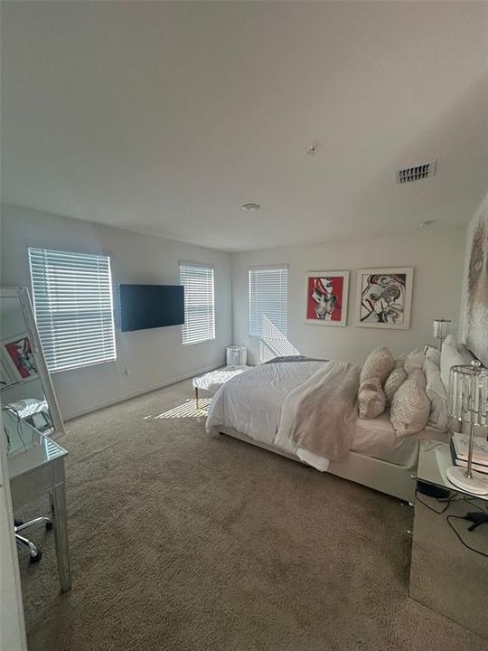 合同活跃: $2,800 (3 贝兹, 2 浴室, 1633 平方英尺)