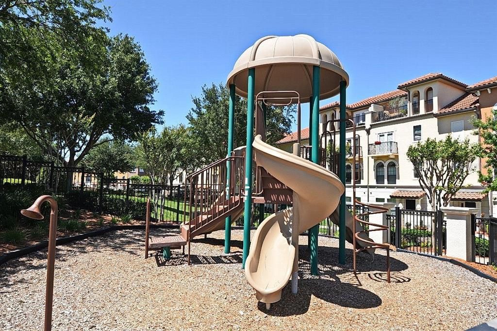 待售: $395,400 (4 贝兹, 3 浴室, 2132 平方英尺)