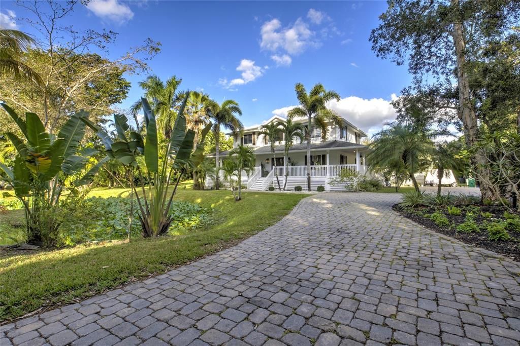 Active With Contract: $2,300,000 (5 beds, 4 baths, 3496 Square Feet)