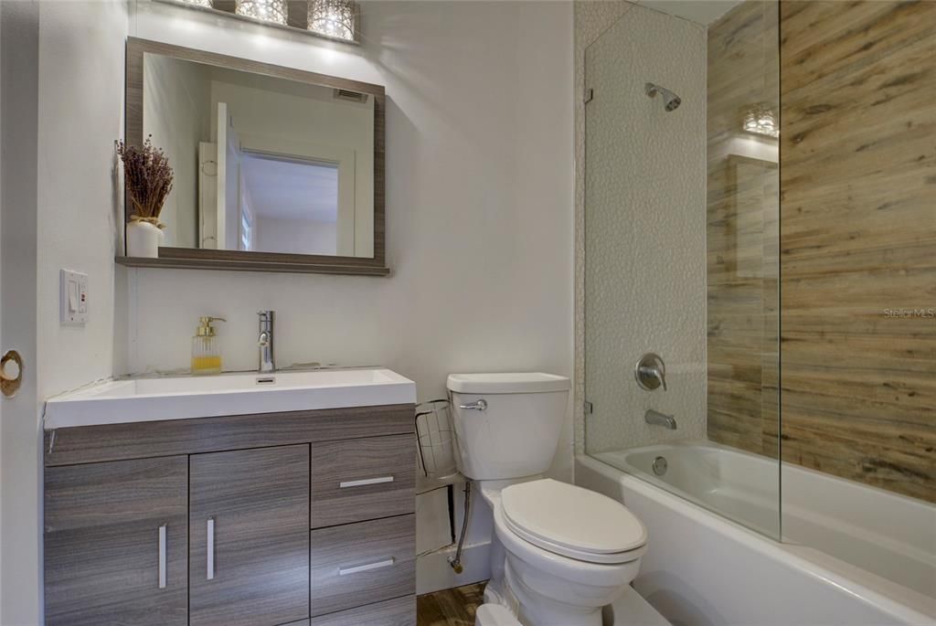 Active With Contract: $2,300,000 (5 beds, 4 baths, 3496 Square Feet)