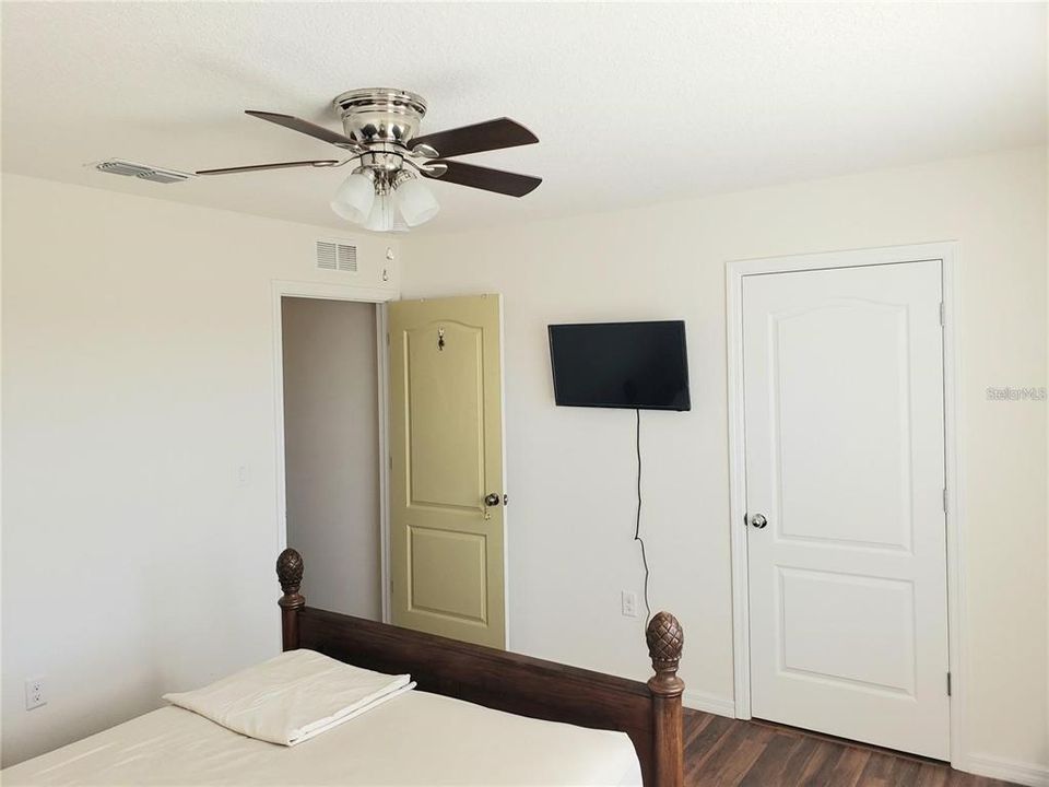 В аренду: $650 (1 спален, 1 ванн, 850 Квадратных фут)