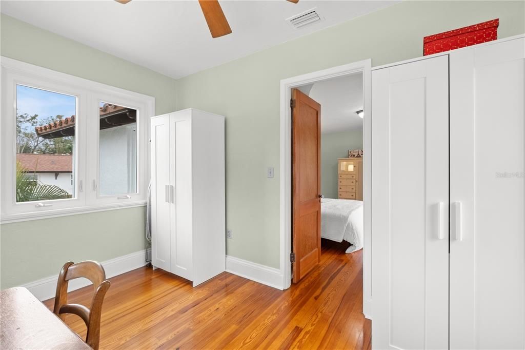 Под контрактом: $1,600,000 (4 спален, 5 ванн, 3829 Квадратных фут)