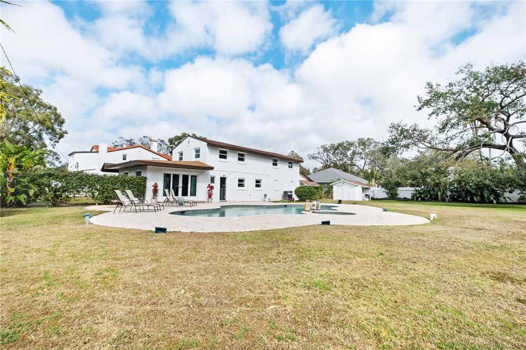 Под контрактом: $1,600,000 (4 спален, 5 ванн, 3829 Квадратных фут)