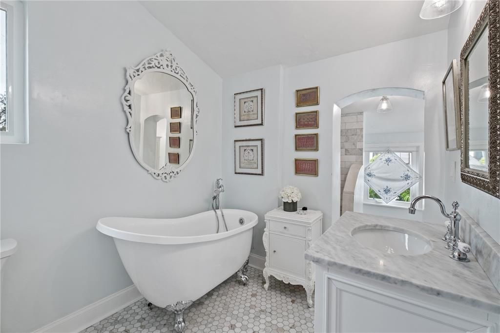 Под контрактом: $1,600,000 (4 спален, 5 ванн, 3829 Квадратных фут)