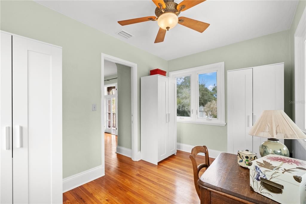 Под контрактом: $1,600,000 (4 спален, 5 ванн, 3829 Квадратных фут)