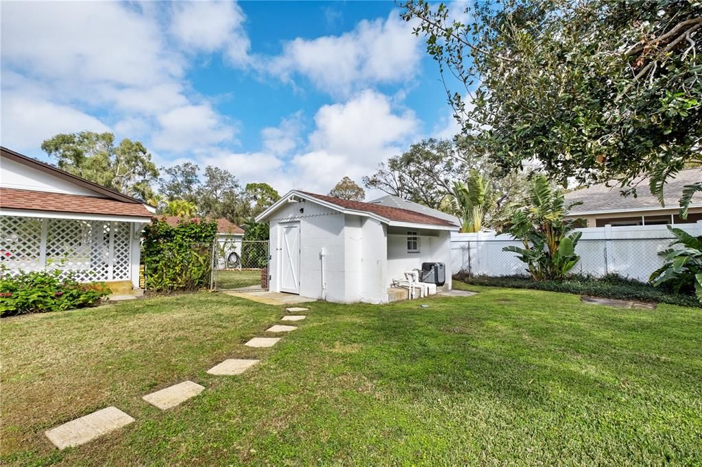 Под контрактом: $1,600,000 (4 спален, 5 ванн, 3829 Квадратных фут)