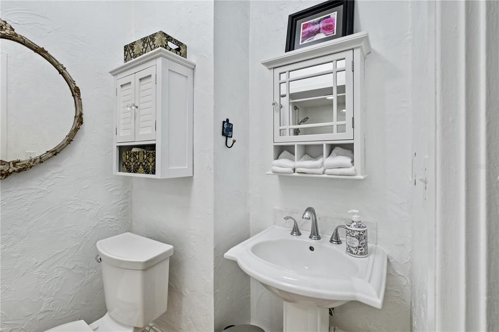 Под контрактом: $1,600,000 (4 спален, 5 ванн, 3829 Квадратных фут)