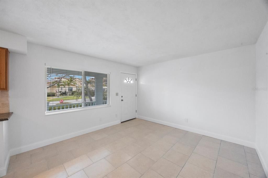 待售: $1,200,000 (5 贝兹, 0 浴室, 2736 平方英尺)