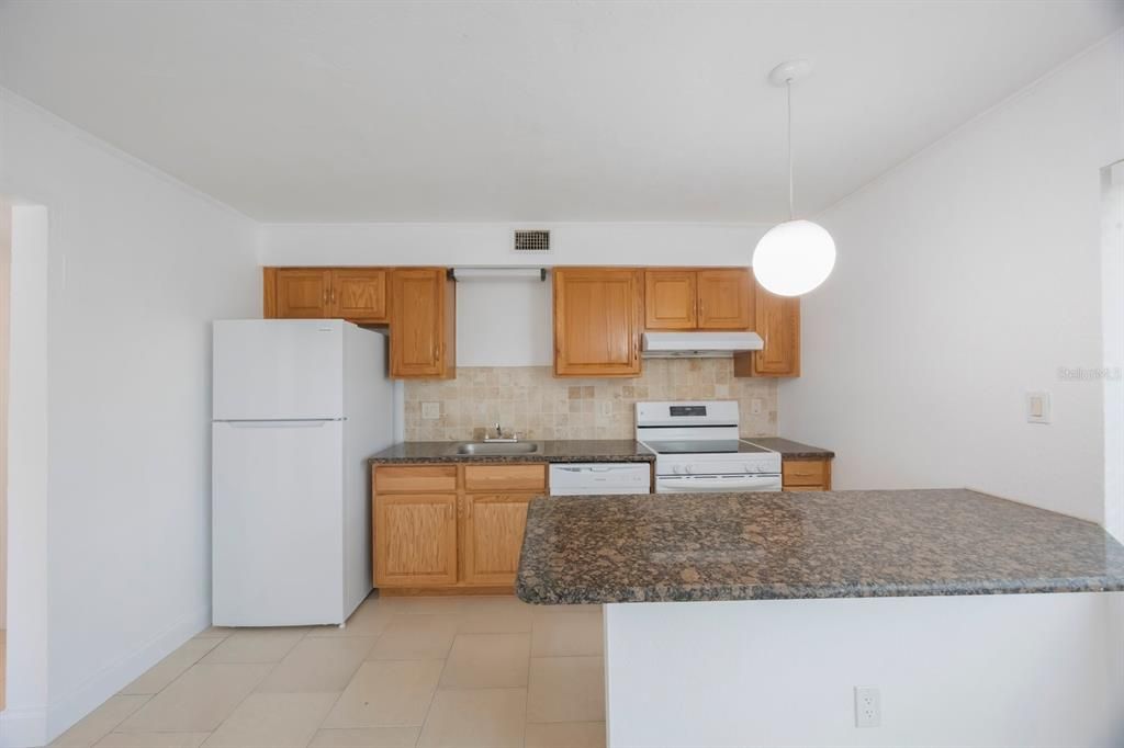 待售: $1,200,000 (5 贝兹, 0 浴室, 2736 平方英尺)