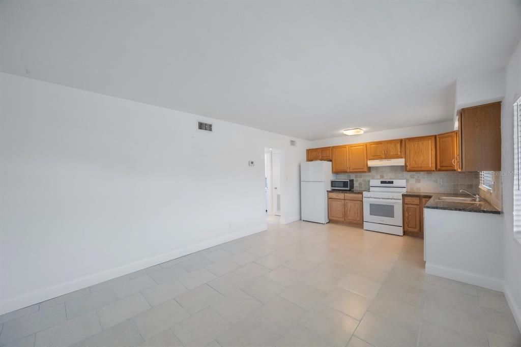 待售: $1,200,000 (5 贝兹, 0 浴室, 2736 平方英尺)