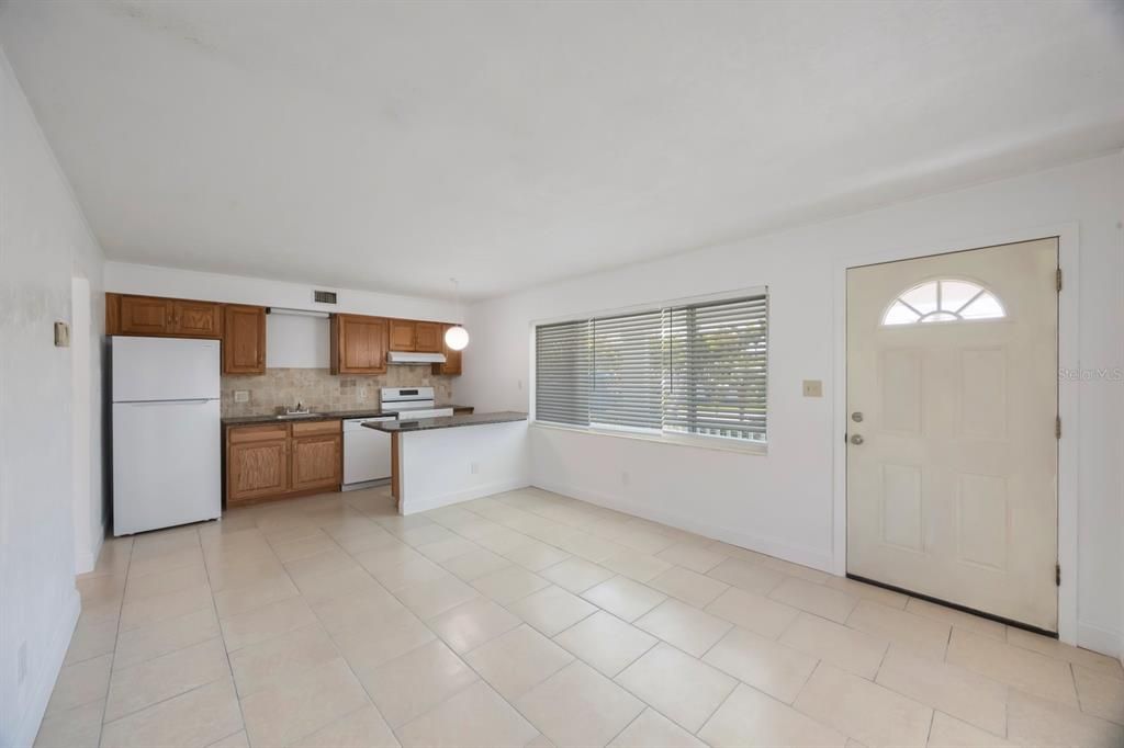 待售: $1,200,000 (5 贝兹, 0 浴室, 2736 平方英尺)