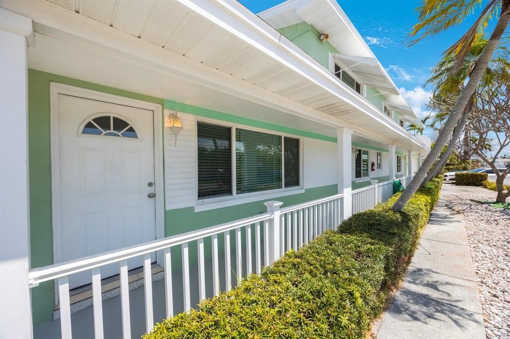 待售: $1,200,000 (5 贝兹, 0 浴室, 2736 平方英尺)