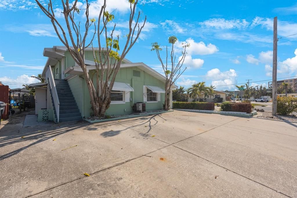 待售: $1,200,000 (5 贝兹, 0 浴室, 2736 平方英尺)