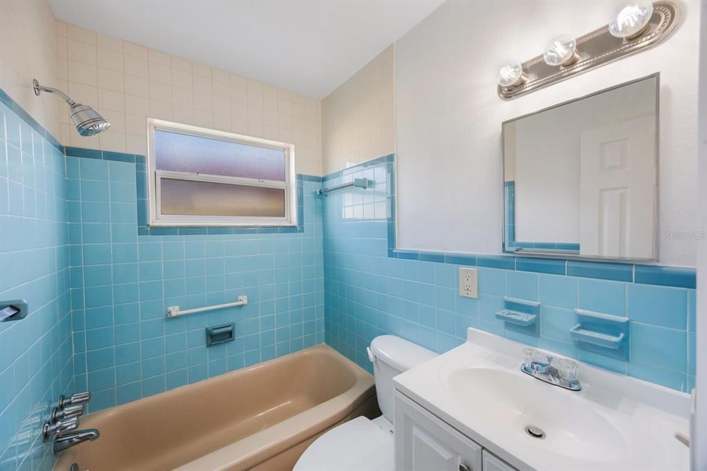 待售: $1,200,000 (5 贝兹, 0 浴室, 2736 平方英尺)