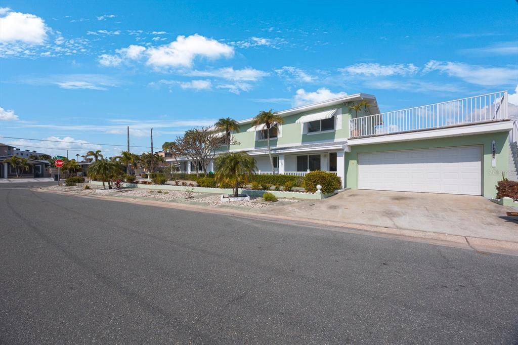 待售: $1,200,000 (5 贝兹, 0 浴室, 2736 平方英尺)