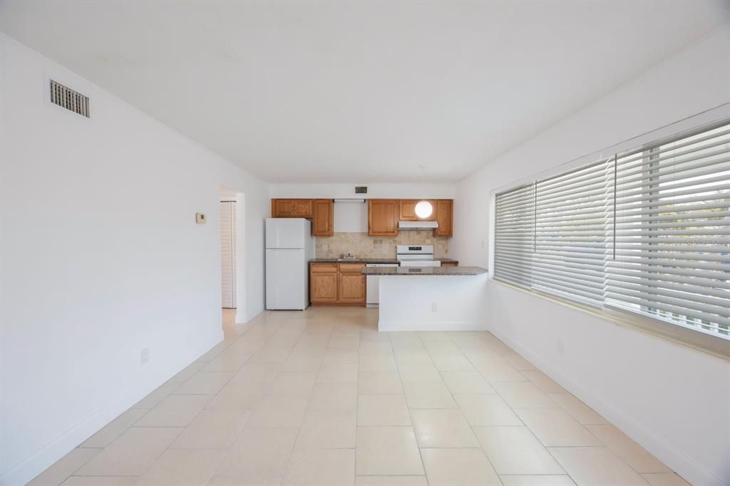 待售: $1,200,000 (5 贝兹, 0 浴室, 2736 平方英尺)