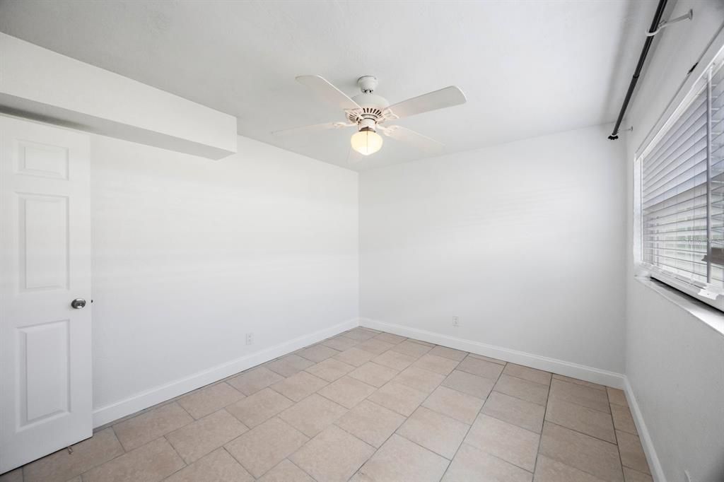 待售: $1,200,000 (5 贝兹, 0 浴室, 2736 平方英尺)