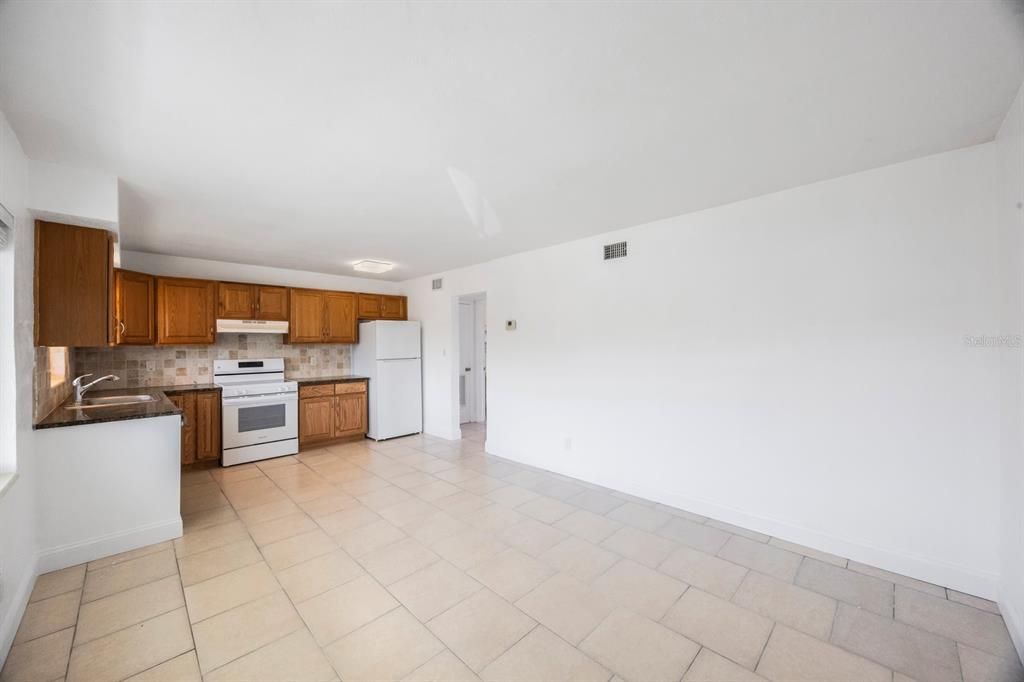 待售: $1,200,000 (5 贝兹, 0 浴室, 2736 平方英尺)