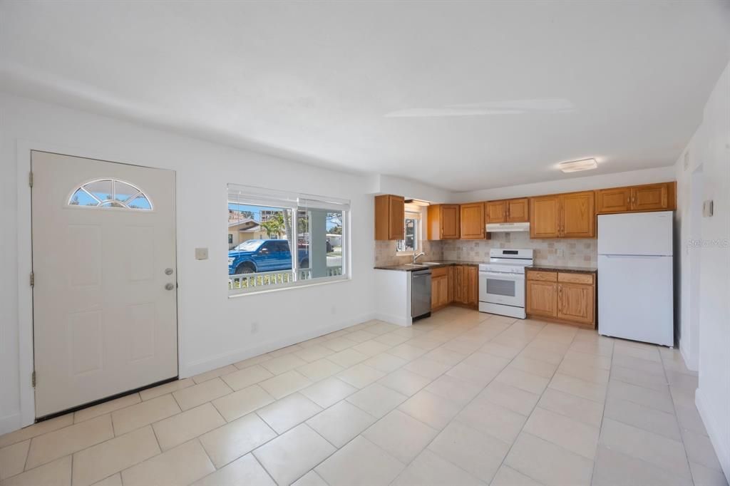 待售: $1,200,000 (5 贝兹, 0 浴室, 2736 平方英尺)