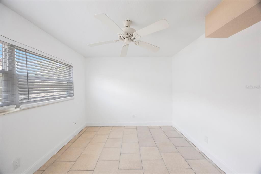 待售: $1,200,000 (5 贝兹, 0 浴室, 2736 平方英尺)