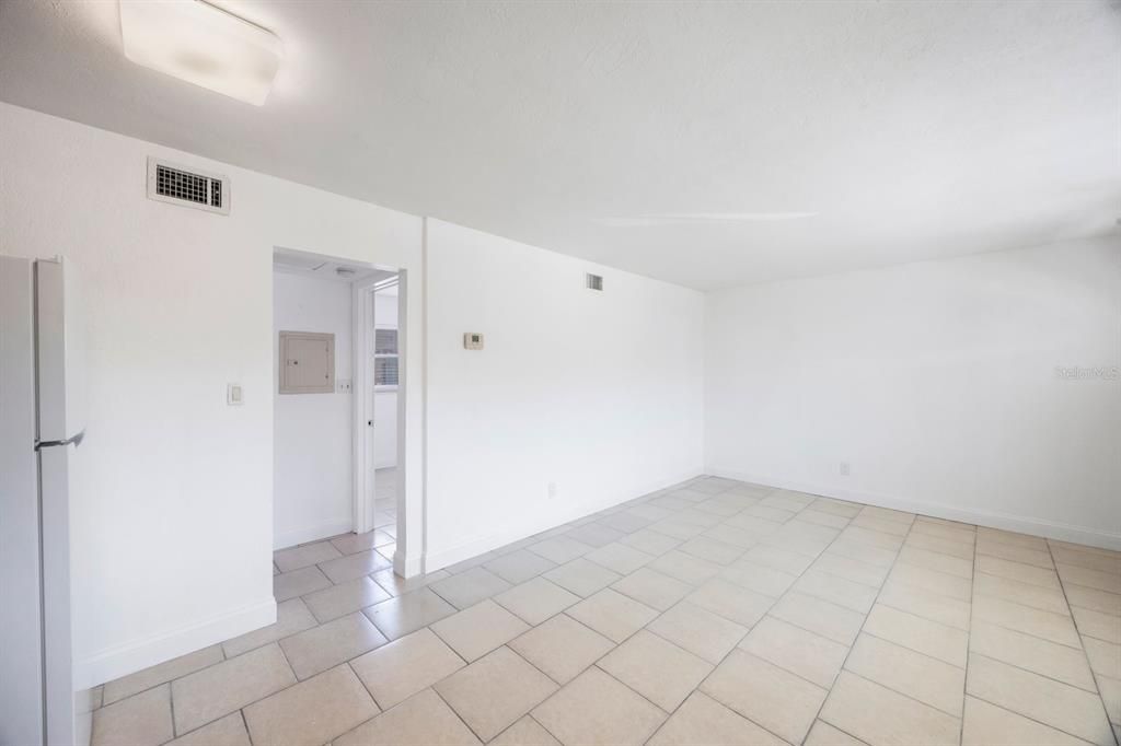 待售: $1,200,000 (5 贝兹, 0 浴室, 2736 平方英尺)