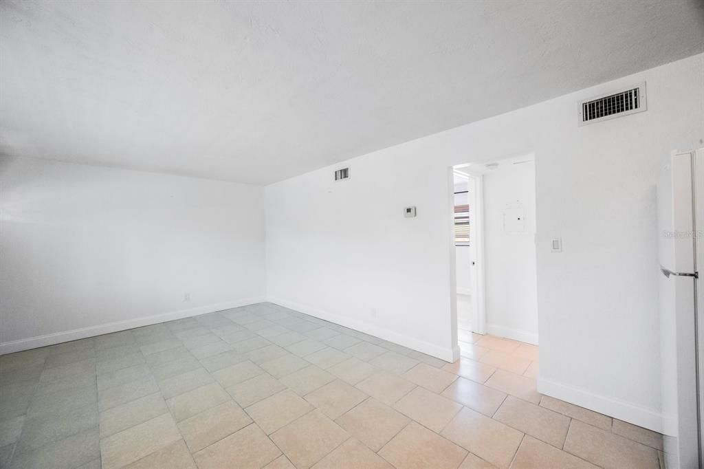 待售: $1,200,000 (5 贝兹, 0 浴室, 2736 平方英尺)