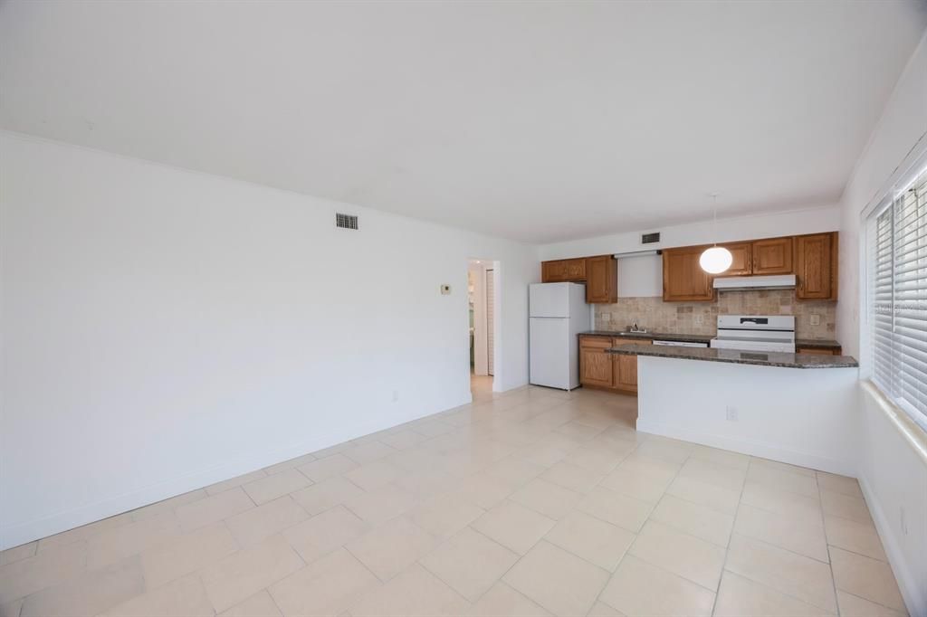 待售: $1,200,000 (5 贝兹, 0 浴室, 2736 平方英尺)