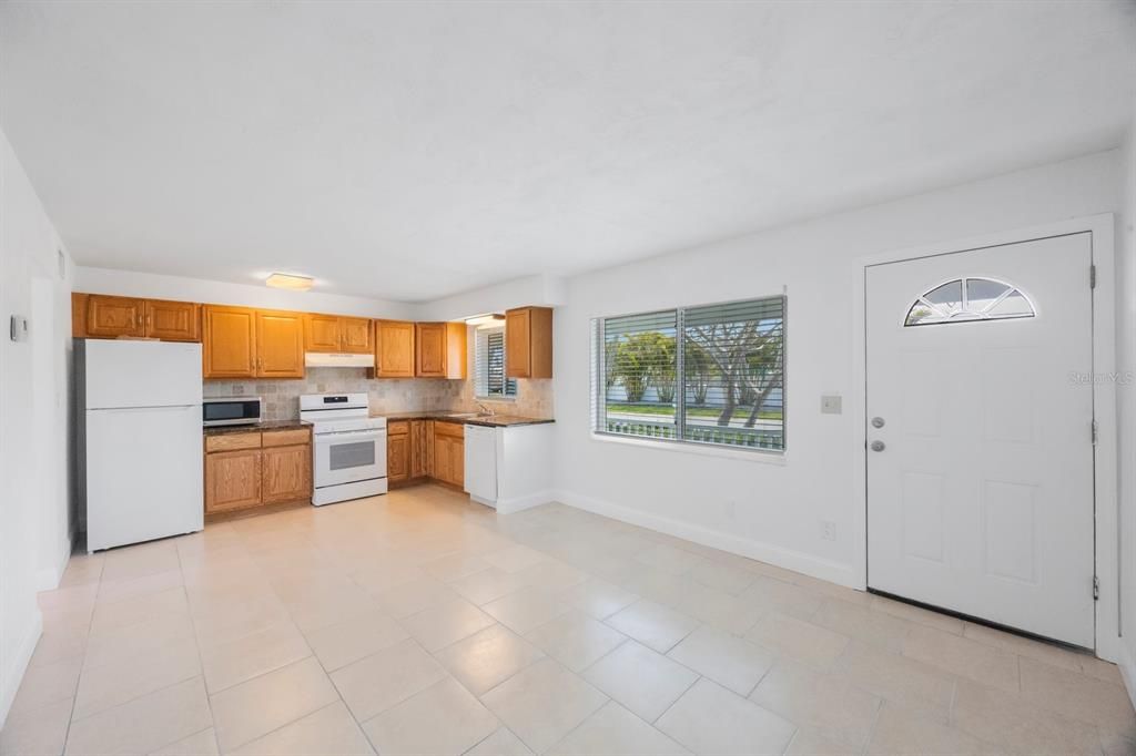 待售: $1,200,000 (5 贝兹, 0 浴室, 2736 平方英尺)