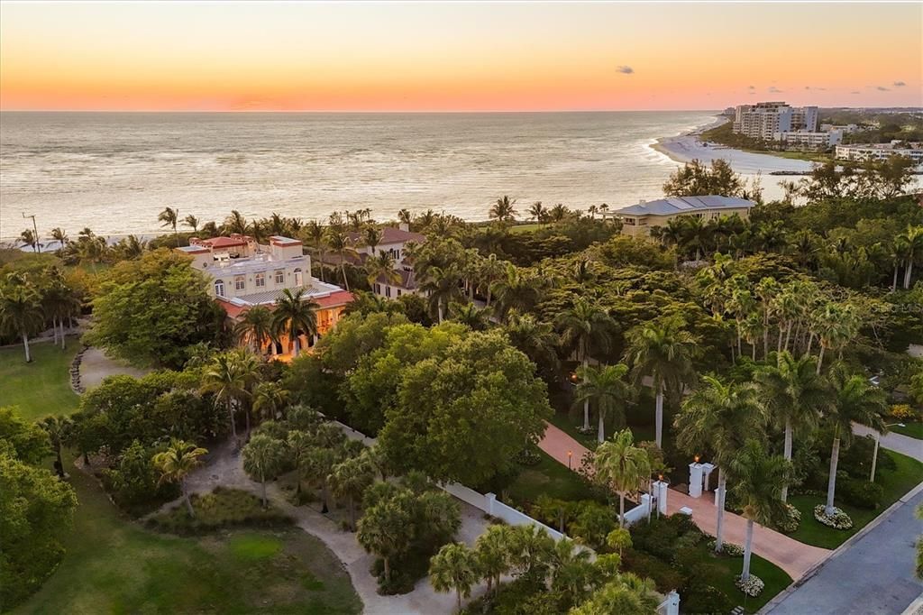 待售: $20,000,000 (6 贝兹, 7 浴室, 8929 平方英尺)