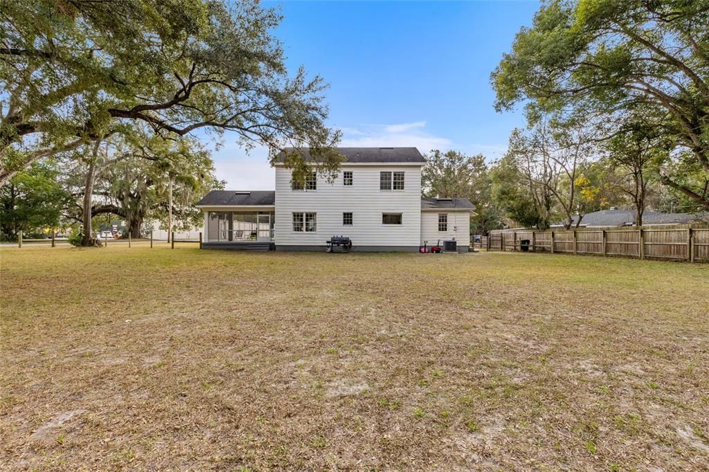 En Venta: $300,000 (4 camas, 3 baños, 2048 Pies cuadrados)