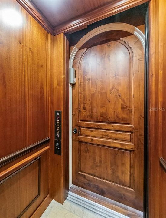 For Sale: $8,495,000 (5 beds, 5 baths, 6528 Square Feet)