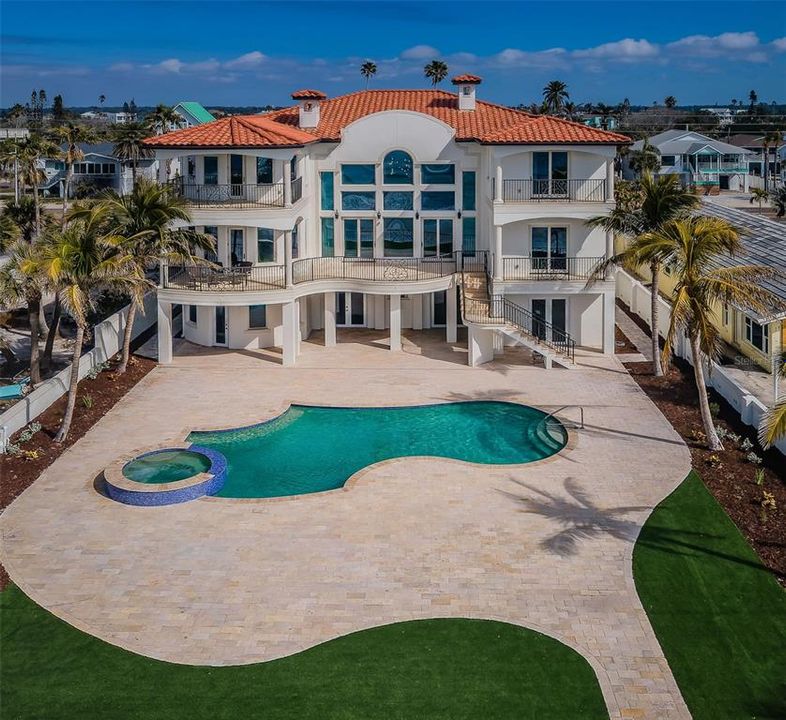 For Sale: $8,495,000 (5 beds, 5 baths, 6528 Square Feet)