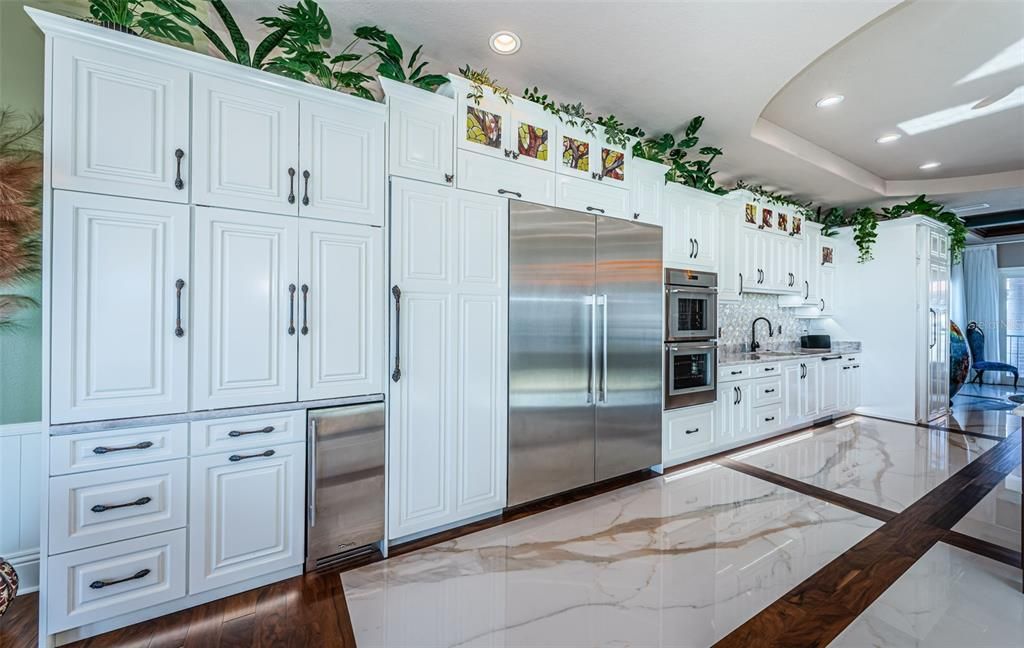 For Sale: $8,495,000 (5 beds, 5 baths, 6528 Square Feet)