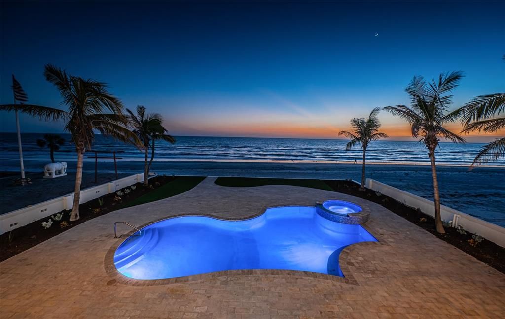 For Sale: $8,495,000 (5 beds, 5 baths, 6528 Square Feet)