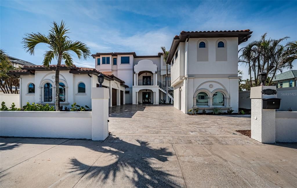 For Sale: $8,495,000 (5 beds, 5 baths, 6528 Square Feet)