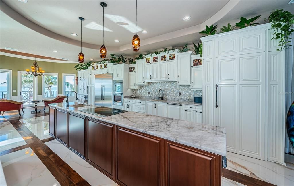 For Sale: $8,495,000 (5 beds, 5 baths, 6528 Square Feet)