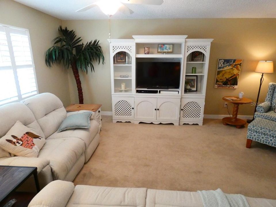 На продажу: $134,900 (2 спален, 2 ванн, 1170 Квадратных фут)