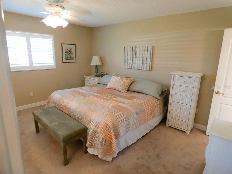 На продажу: $134,900 (2 спален, 2 ванн, 1170 Квадратных фут)