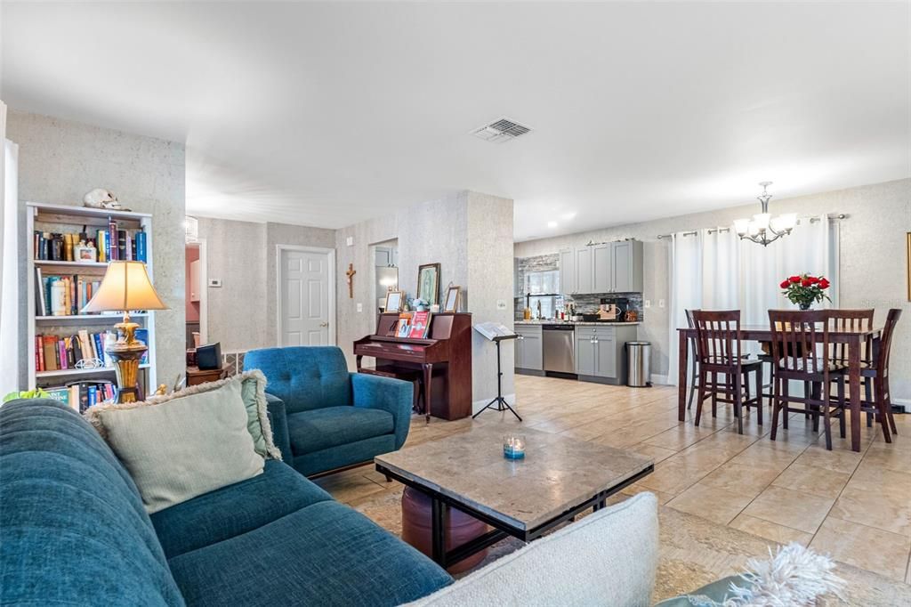 待售: $496,000 (3 贝兹, 2 浴室, 1493 平方英尺)