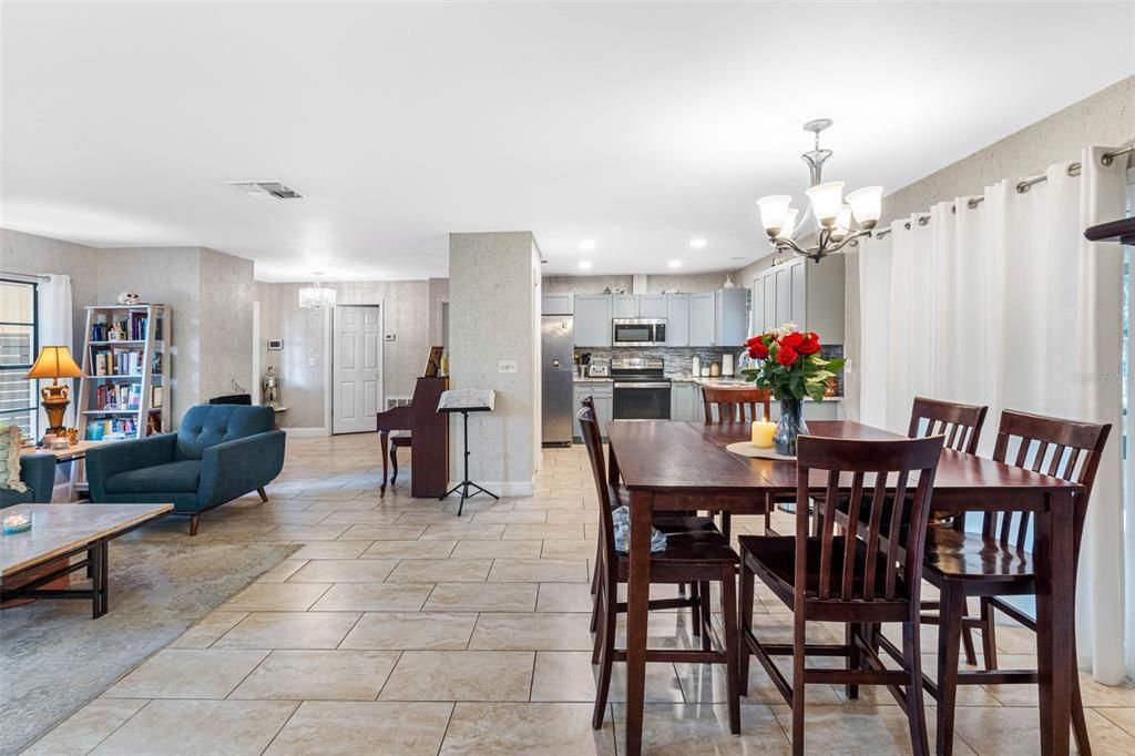 待售: $496,000 (3 贝兹, 2 浴室, 1493 平方英尺)