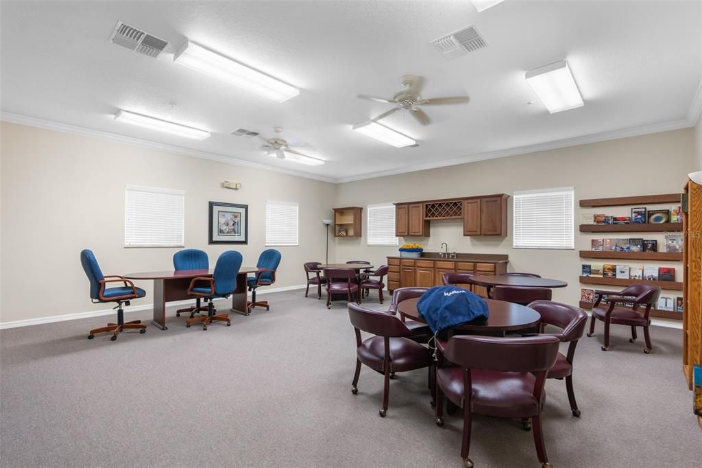 На продажу: $191,900 (2 спален, 2 ванн, 1674 Квадратных фут)