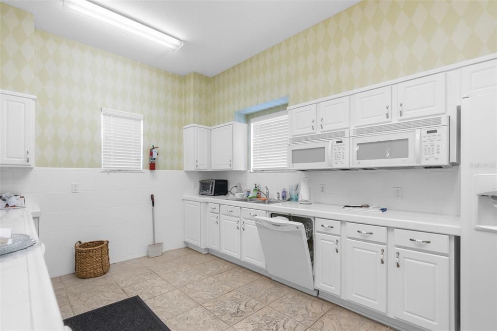 На продажу: $191,900 (2 спален, 2 ванн, 1674 Квадратных фут)