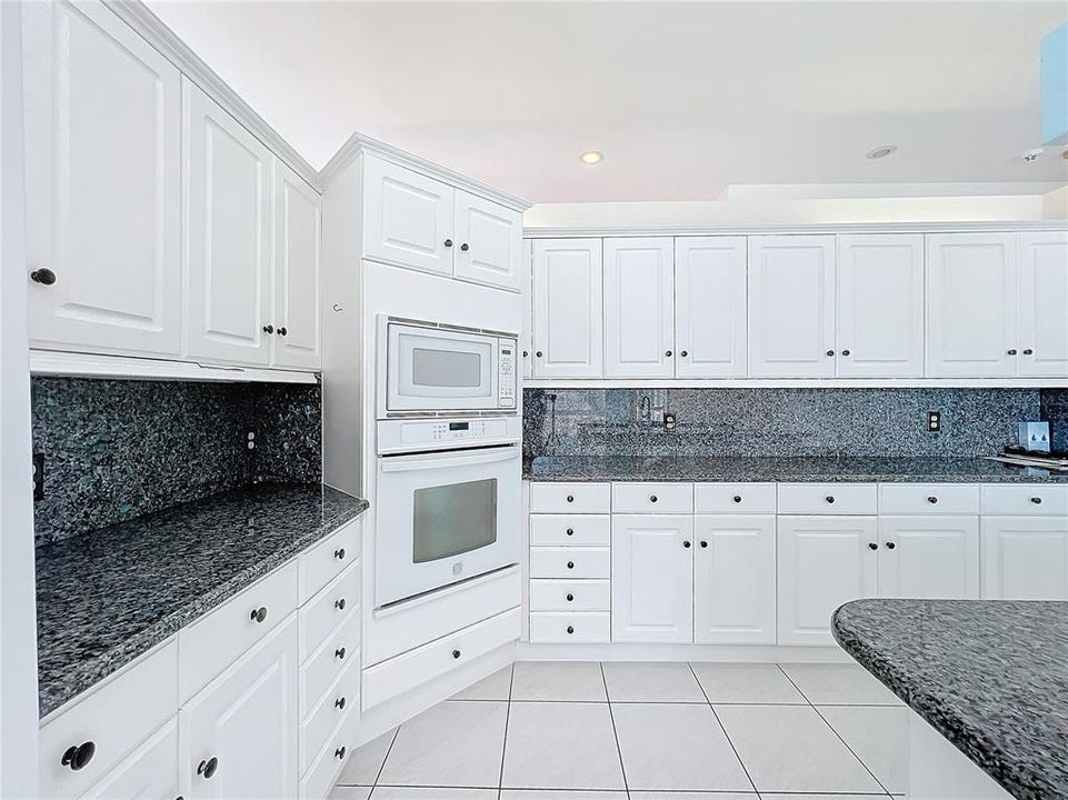 For Sale: $775,000 (4 beds, 2 baths, 3101 Square Feet)