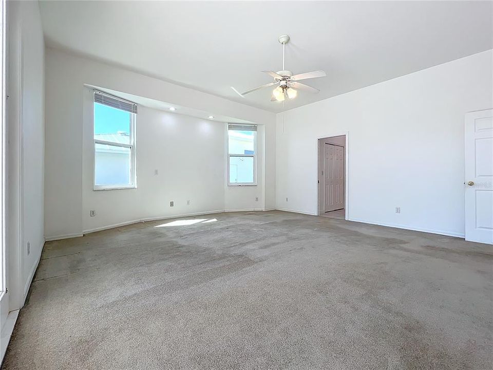 For Sale: $775,000 (4 beds, 2 baths, 3101 Square Feet)