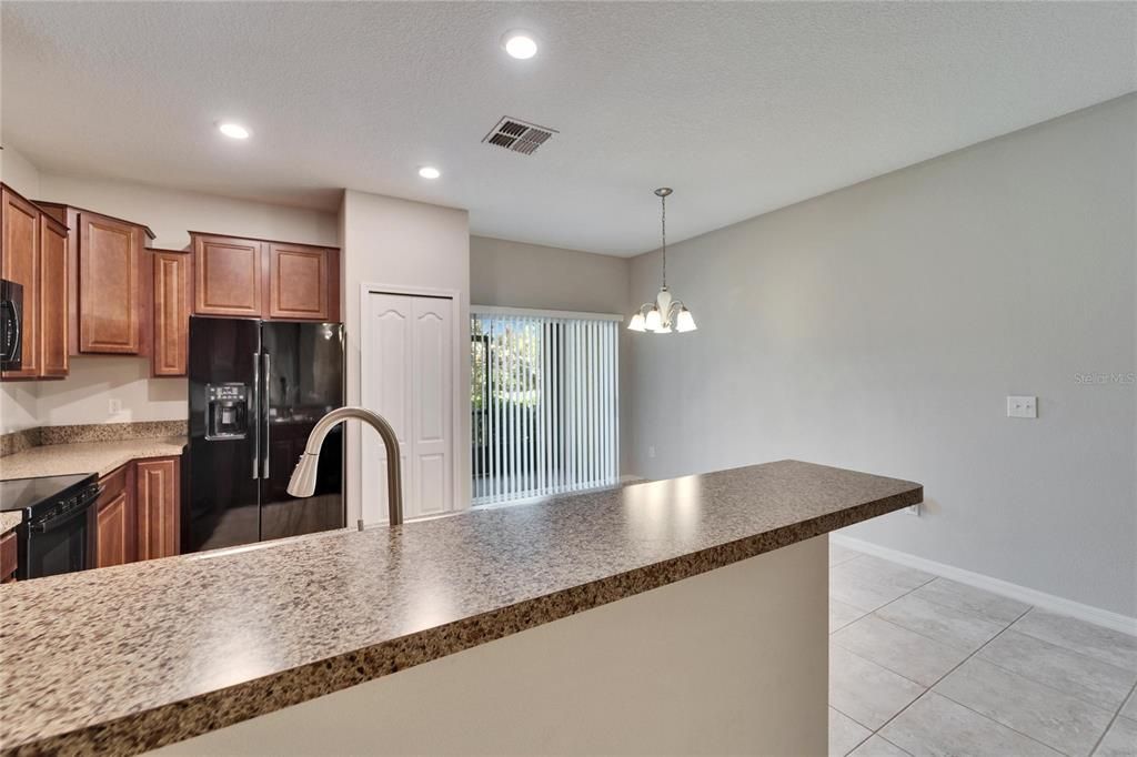 Active With Contract: $234,999 (2 beds, 2 baths, 1462 Square Feet)