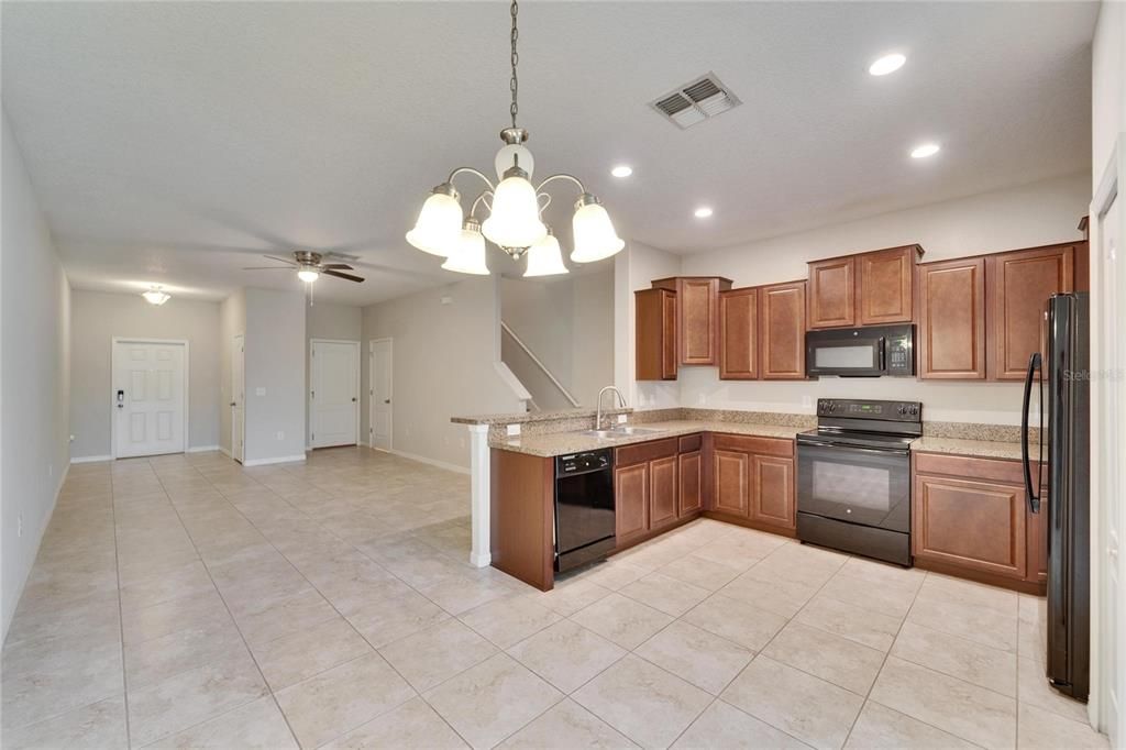 Active With Contract: $234,999 (2 beds, 2 baths, 1462 Square Feet)