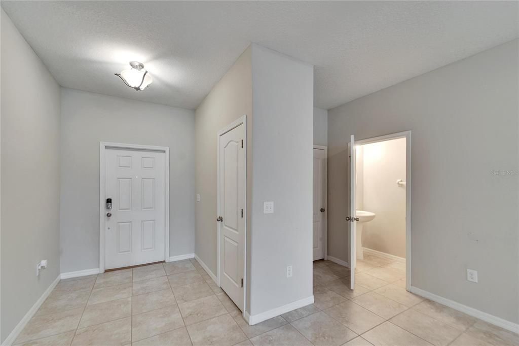 Active With Contract: $234,999 (2 beds, 2 baths, 1462 Square Feet)