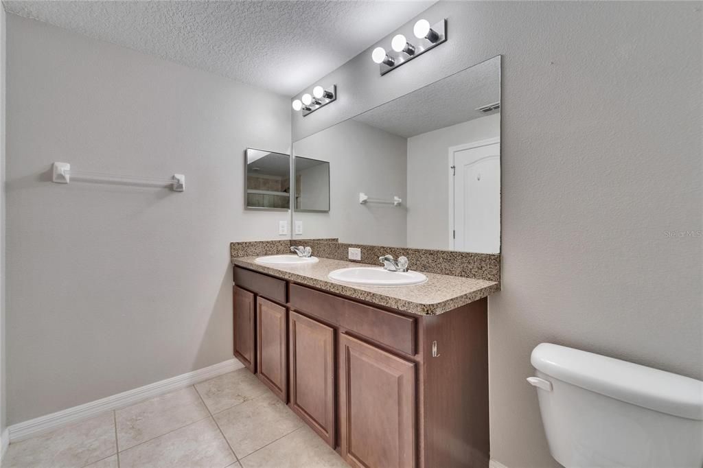 Active With Contract: $234,999 (2 beds, 2 baths, 1462 Square Feet)