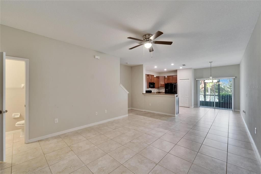 Active With Contract: $234,999 (2 beds, 2 baths, 1462 Square Feet)